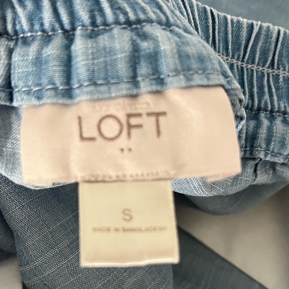 Loft soft chambray short.  Elastic waist with drawstring. 4” - Picture 3 of 5